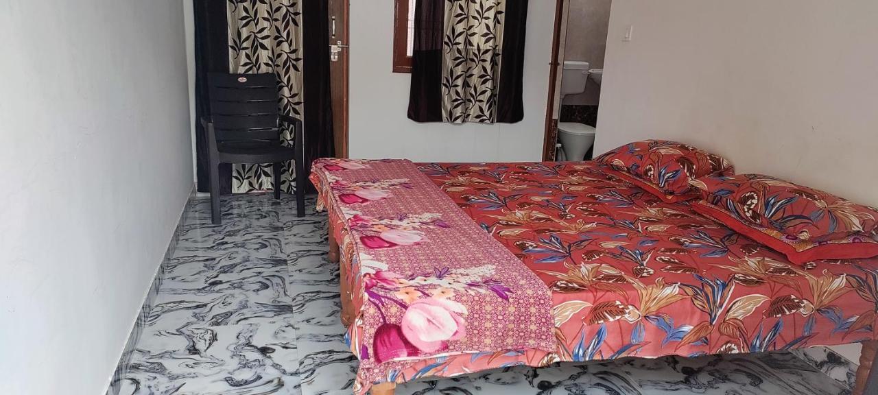 Nidhivan Homestay Vrindāvan Extérieur photo